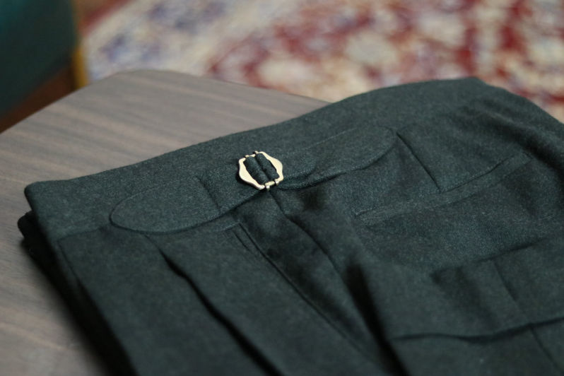 Trousers with side adjuster, the sign of a tailor-made suit